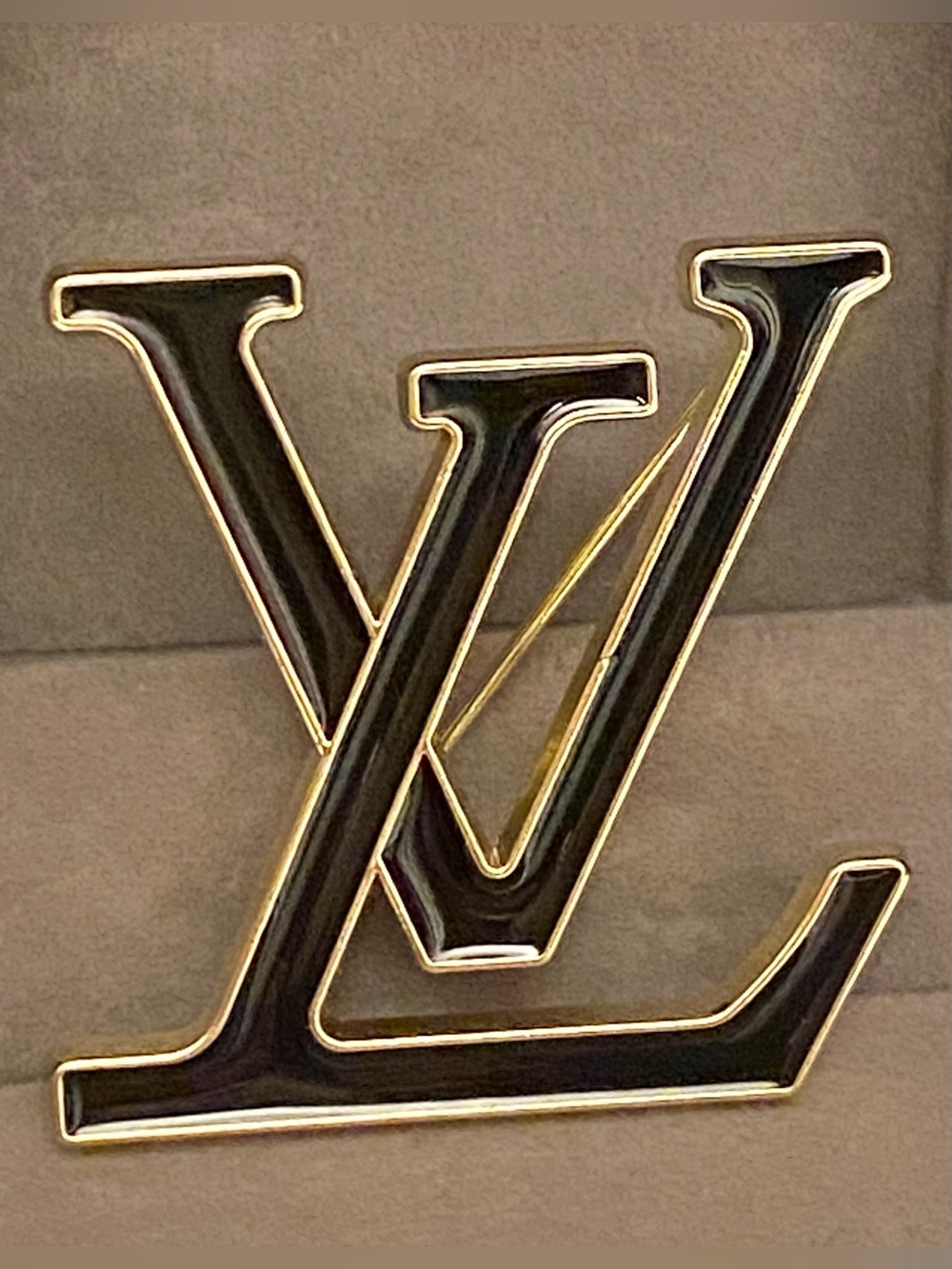 Fashion Jewelry Black and Gold LV-Style Logo Luxury Brooch. Unisex